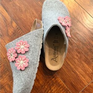 Aurelia Gray Slip-On Shoes with Pink Floral Accent